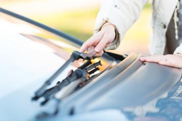 Cómo cambiar los limpiaparabrisas del coche