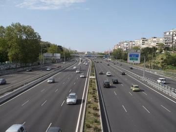 LA DGT EMPIEZA A PONER MULTAS DE 200 EUROS POR CIRCULAR POR EL CARRIL IZQUIERDO SIN MOTIVO JUSTIFICADO