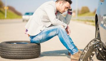 Cómo cambiar una rueda en 10 pasos